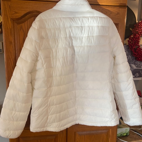 Winter puffer jacket - Picture 5 of 8